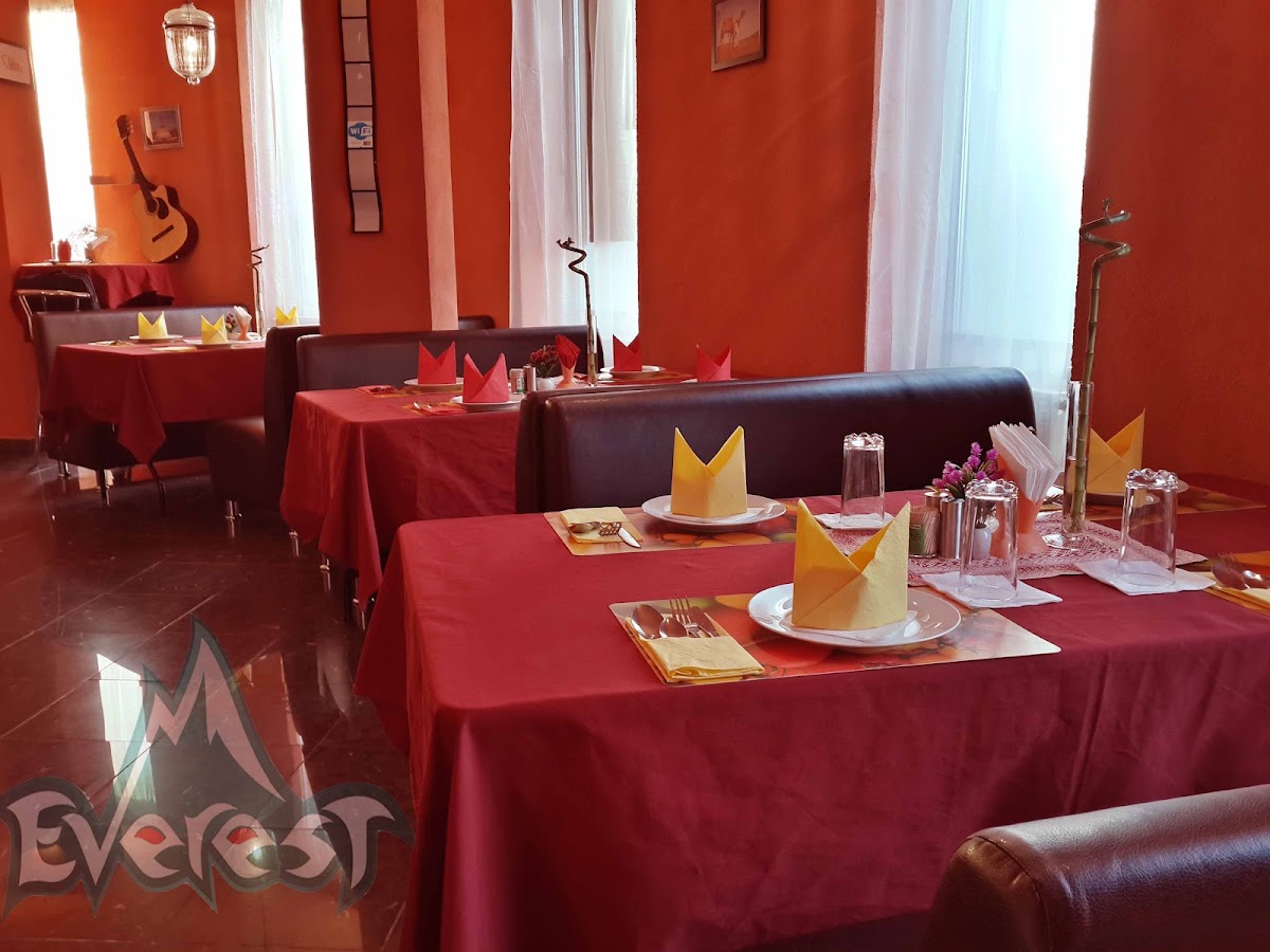 Everest Cafe