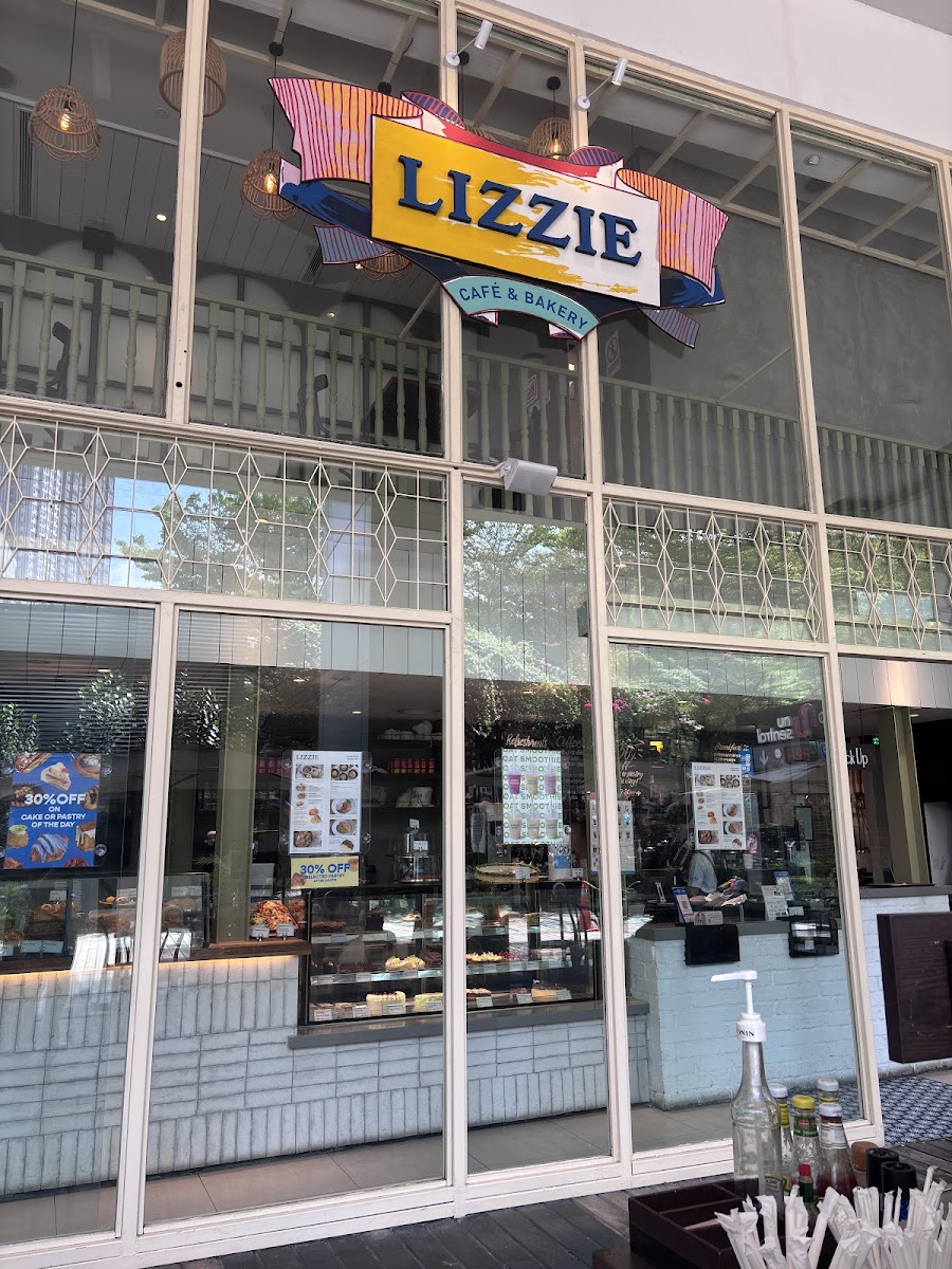 LIZZIE Cafe & Bakery