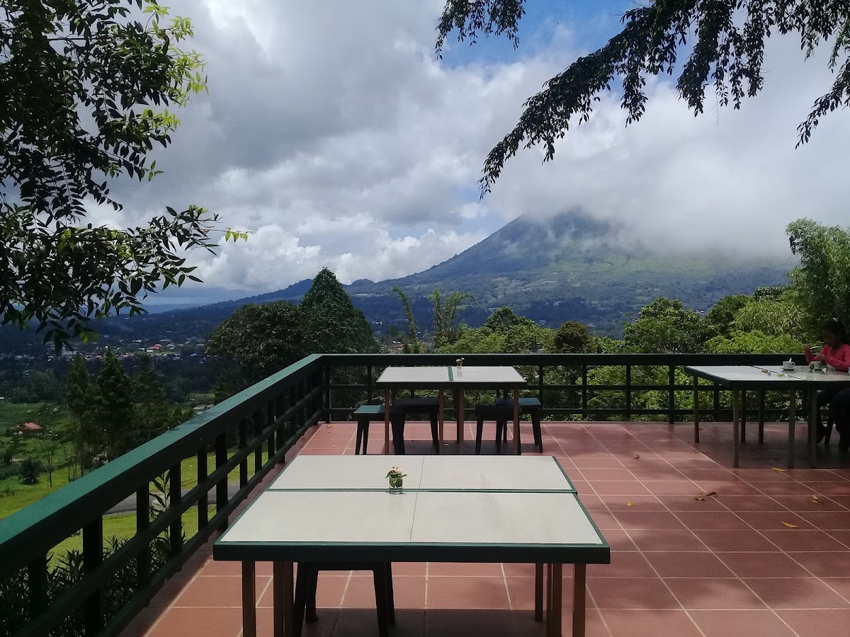 Bukit Doa Mahawu 'Cafe Moyaporong'