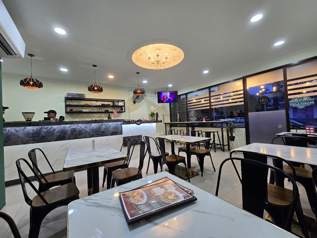 Naris Cafe