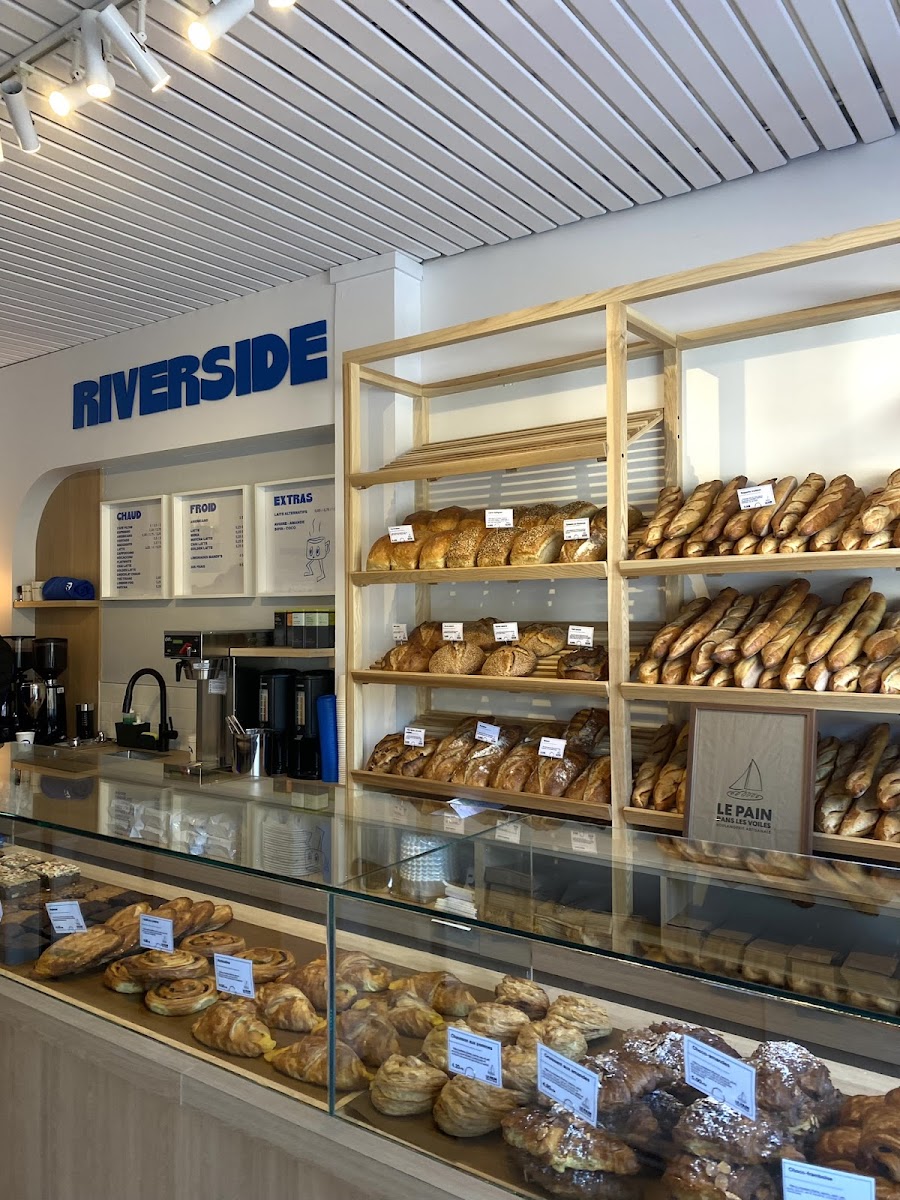 Le Riverside Cafe - 3