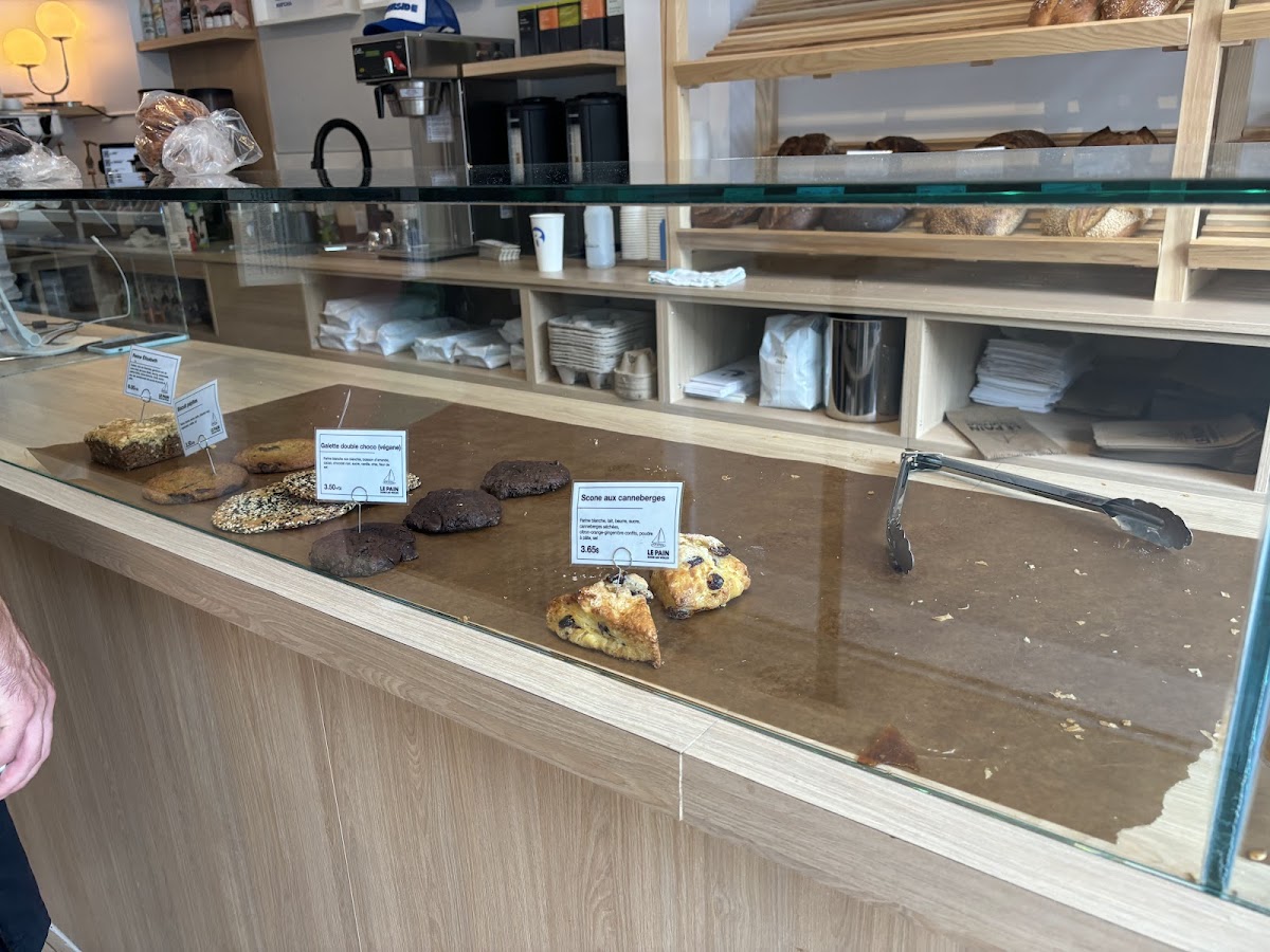 Le Riverside Cafe - 4