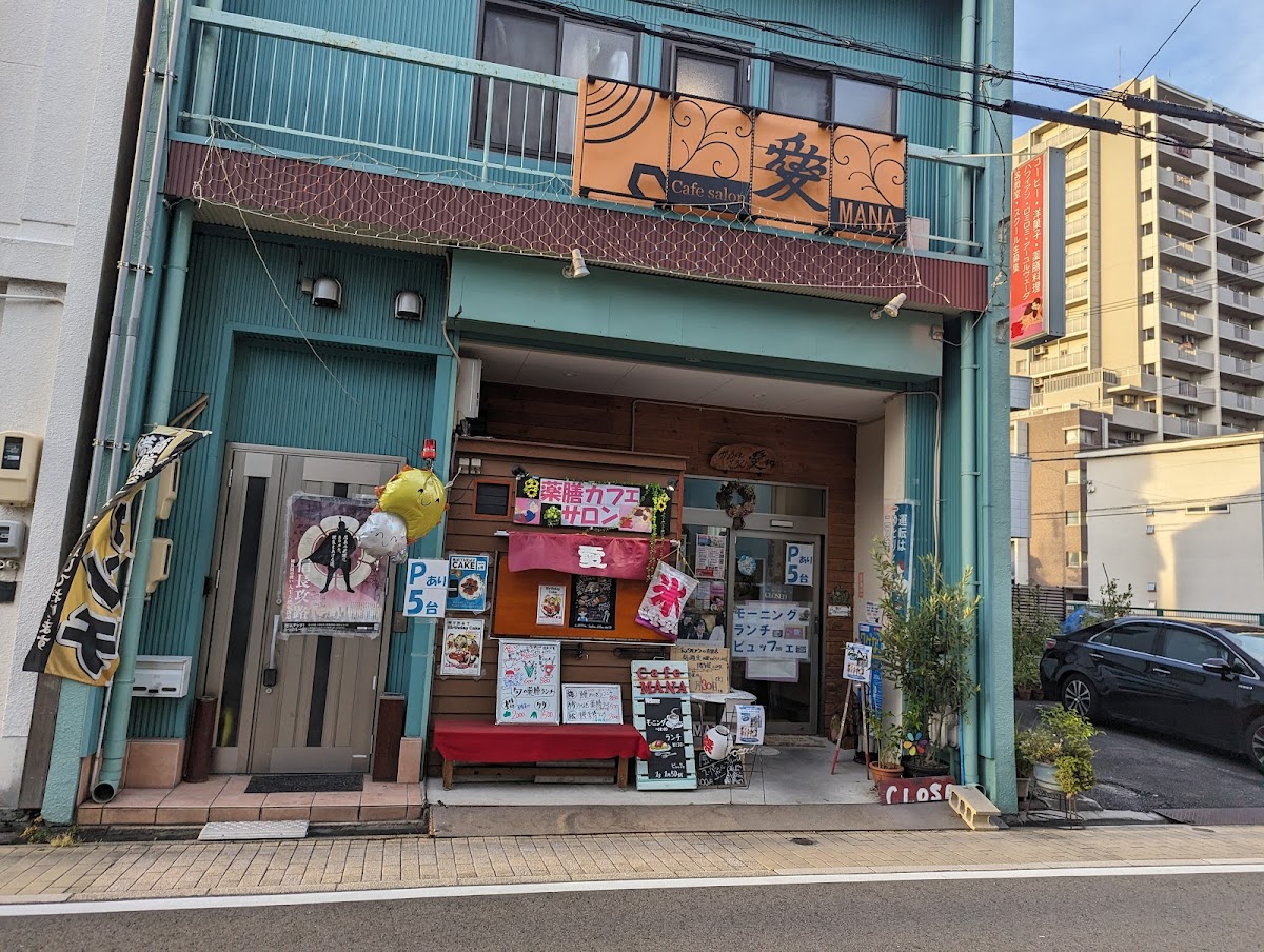 Cafe Salon Mana