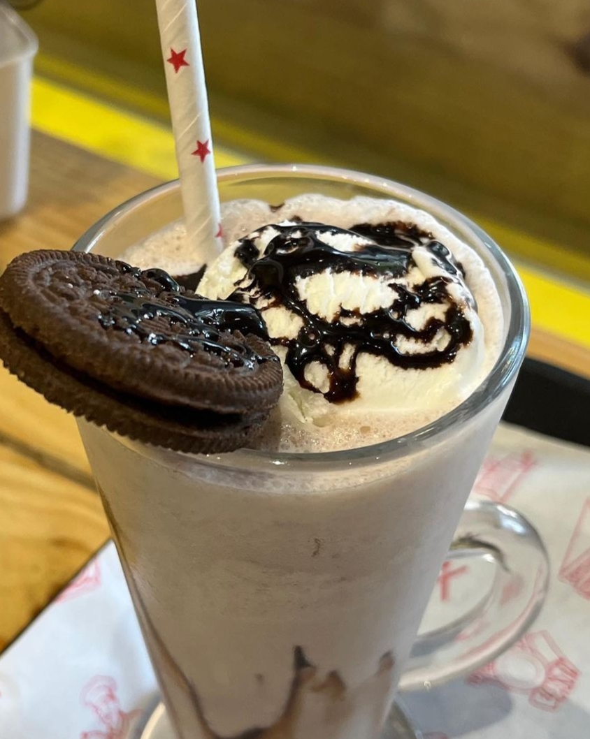 Cafelogy - cuddle with friends