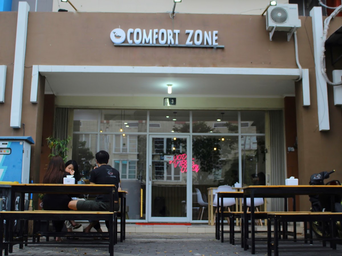 Comfort Zone Cafe Harapan Indah