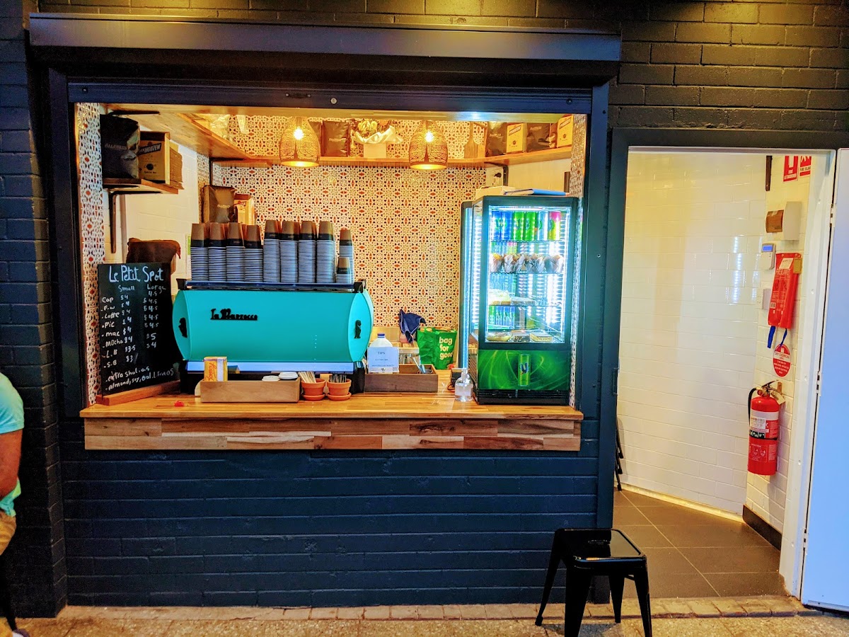 Le Petit Spot Cafe