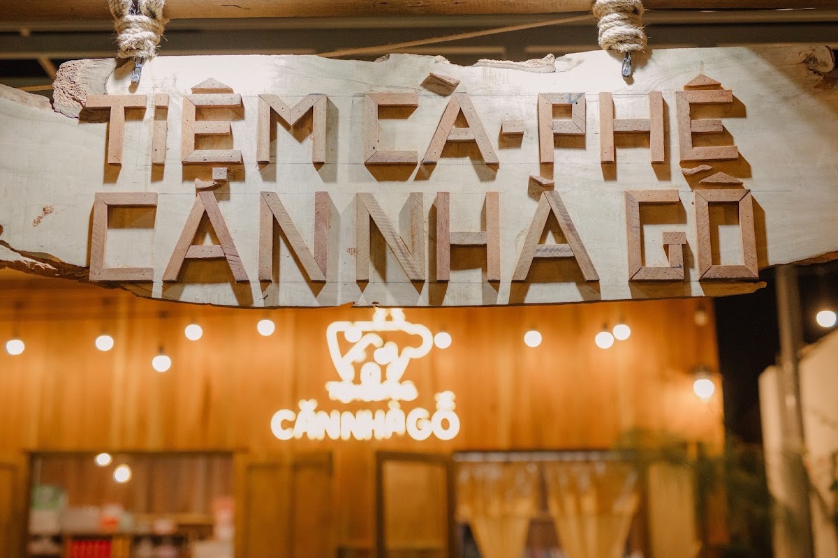 Tiệm Cà Phê Căn Nhà Gỗ