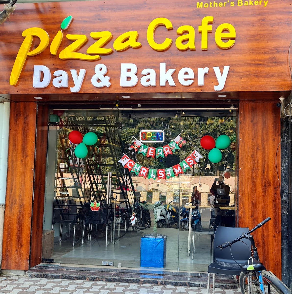 Pizza Cafe Day & Bakery
