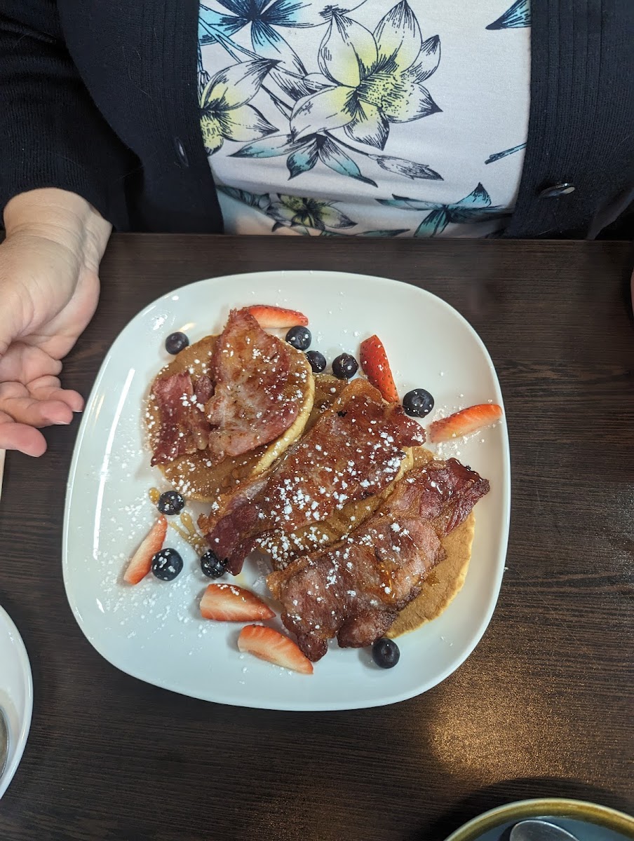 Hoochies Cafe - 6