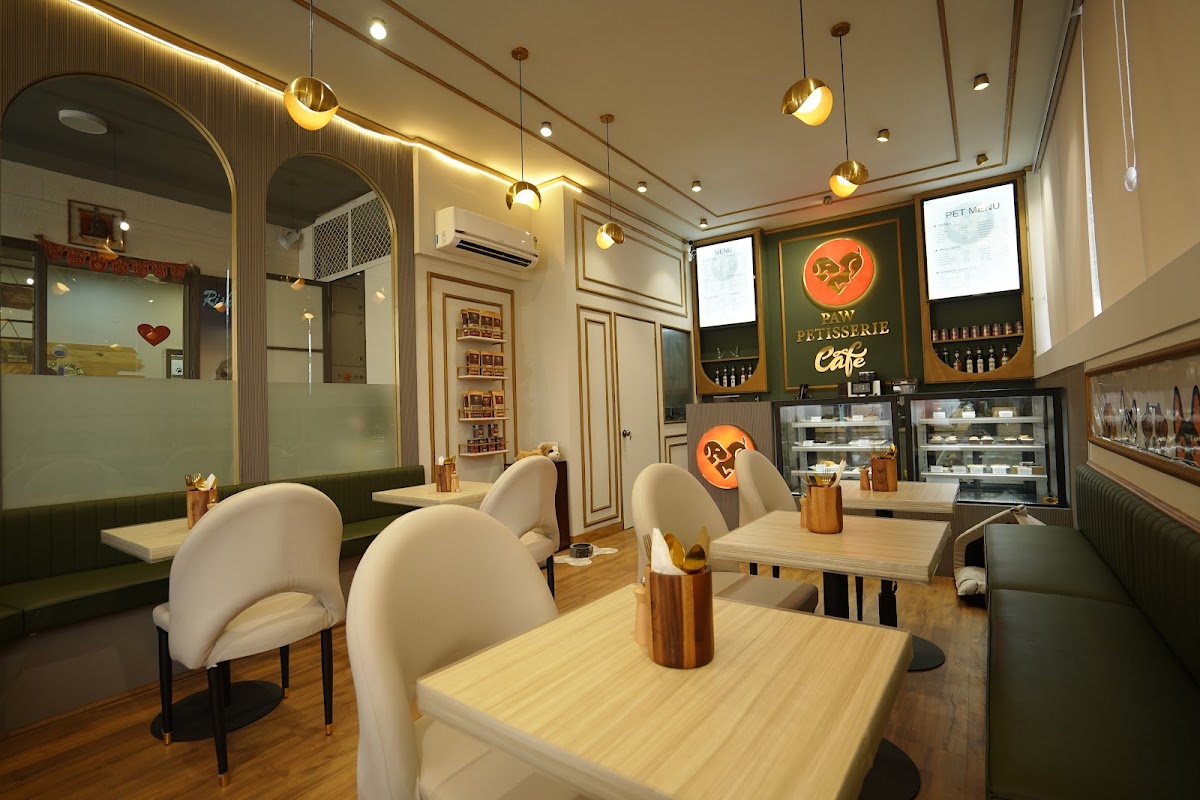 Paw Petisserie Cafe