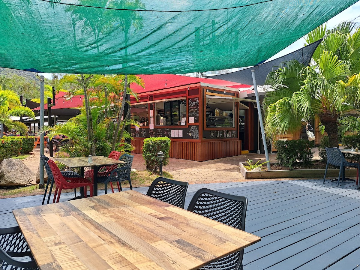 The Bikini Tree Cafe & Restaurant - 4