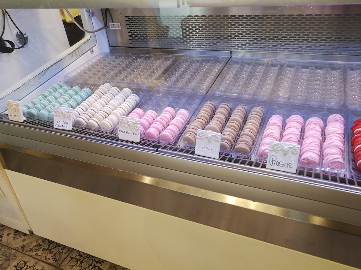 Le Petit Macaron - 3