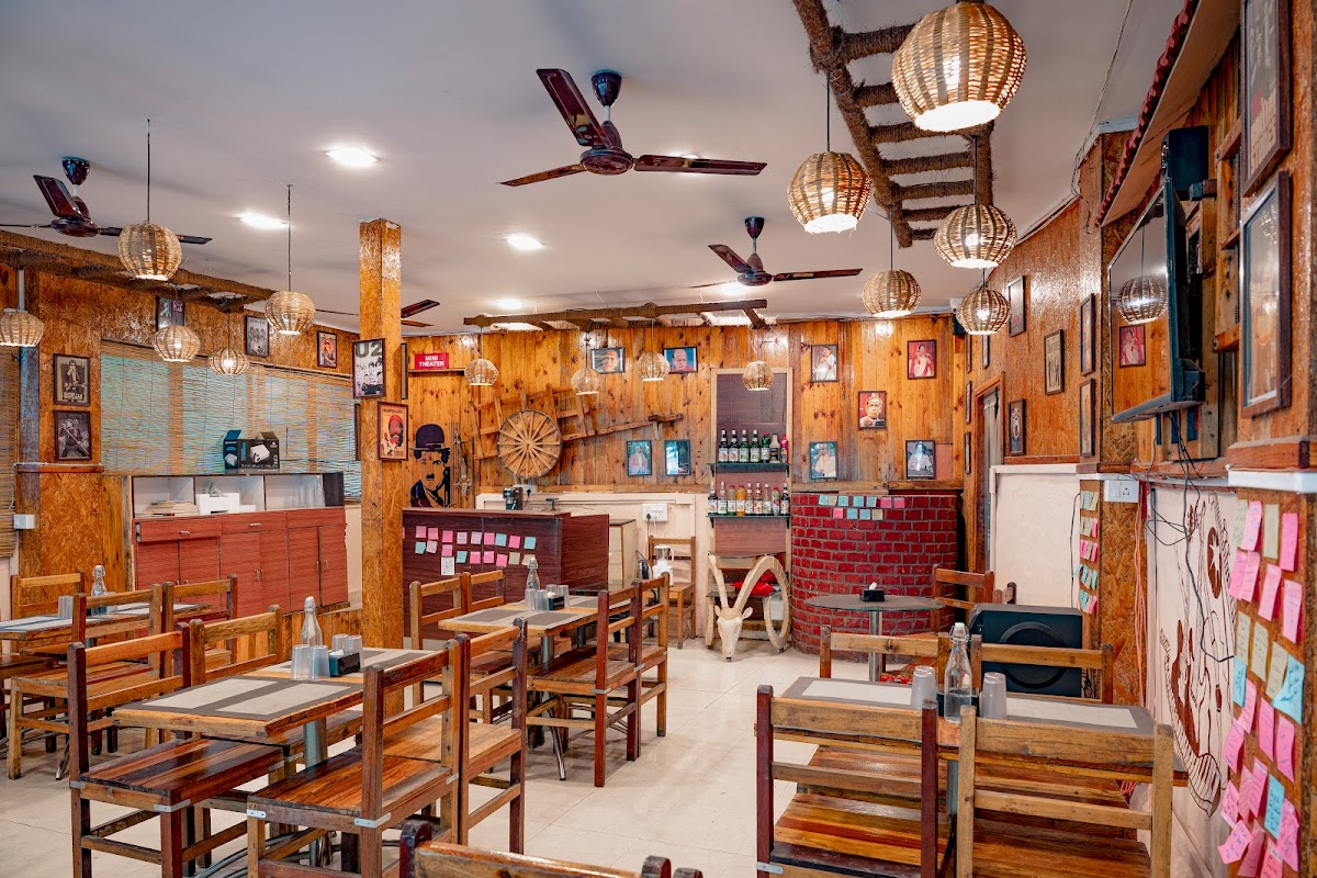 Café Goldfish - The Music Cafe