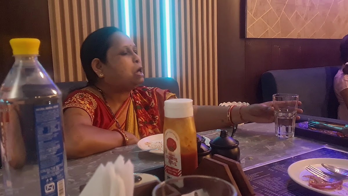 TeeJay's Cafe & Restaurant - 2