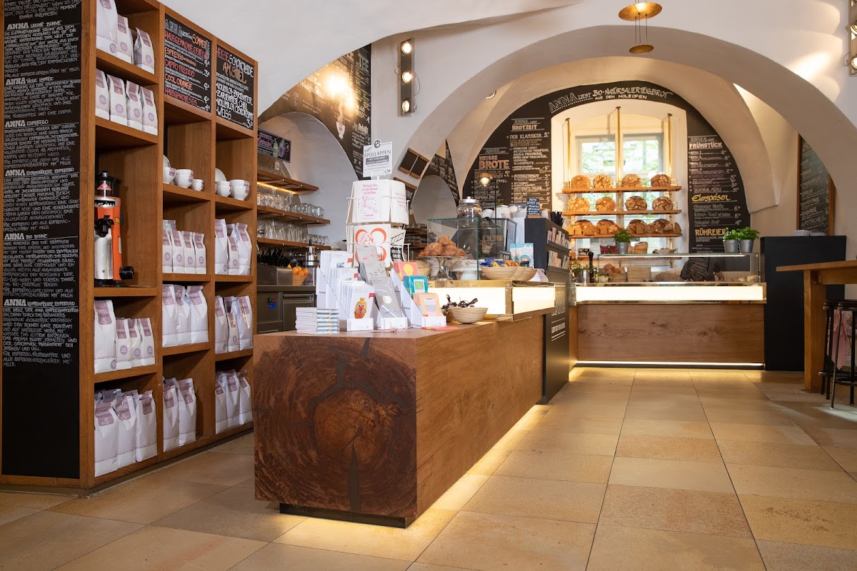 ANNA liebt Brot und Kaffee