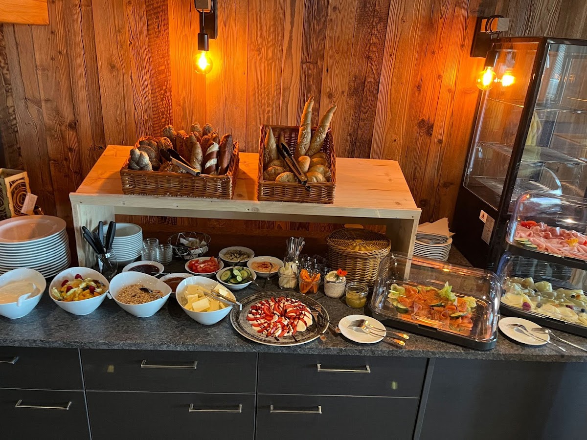 Herzbluat Cafe/ Bistro