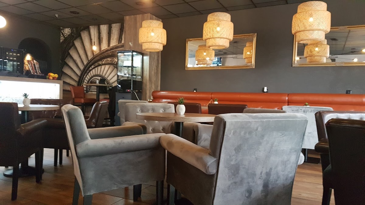 Cleo cafe & cigar club