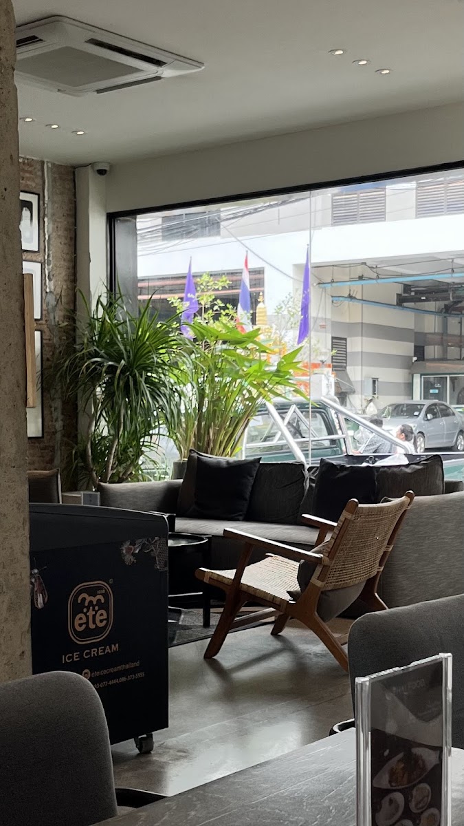 Lilit Café & Eatery