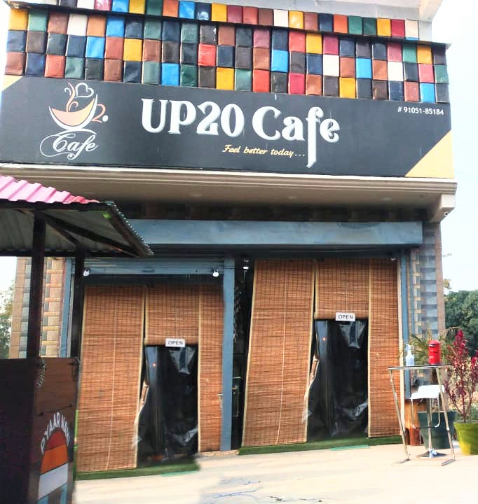 UP 20 cafe house