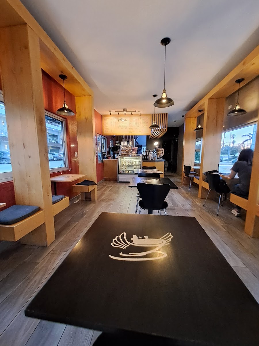 D'Volada Café Drive Thru