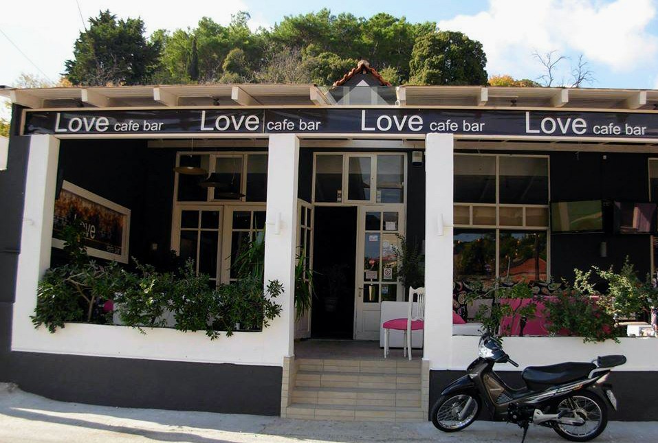 Love Cafe-Bar