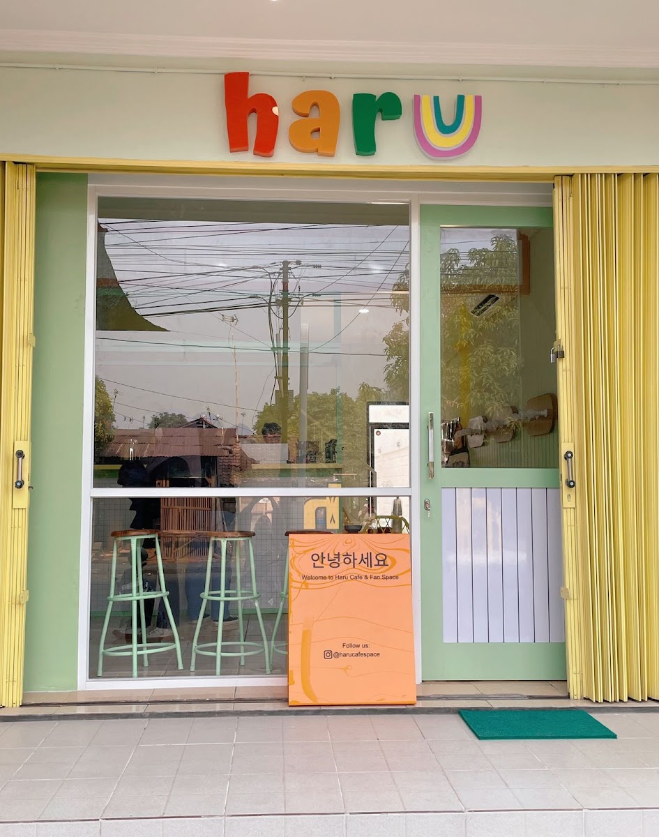 Haru Cafe & Fan Space