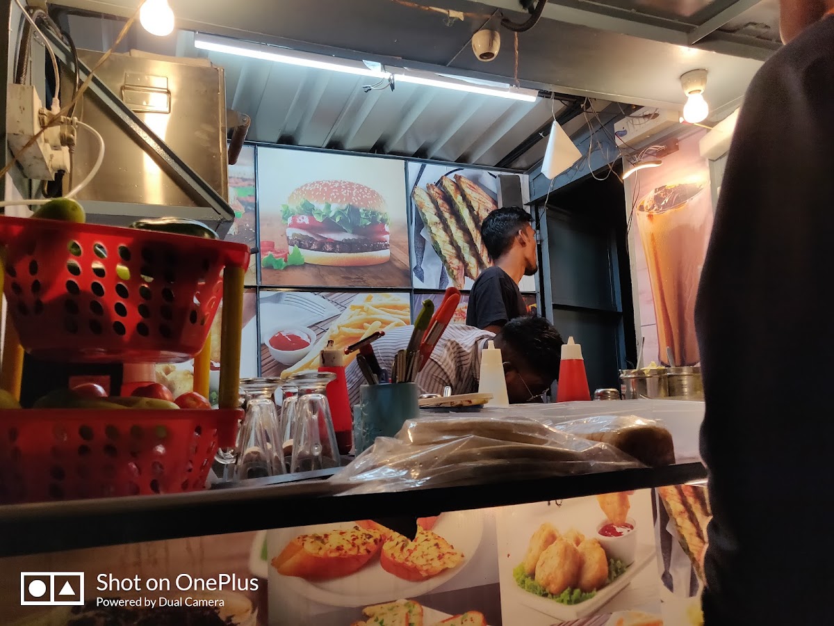 Cafe Greedy box on wheels