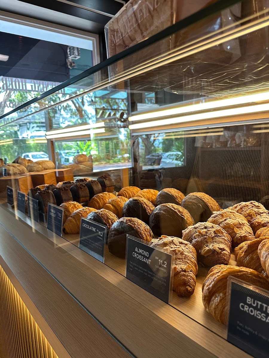 Madeleine Café Kuching - 4