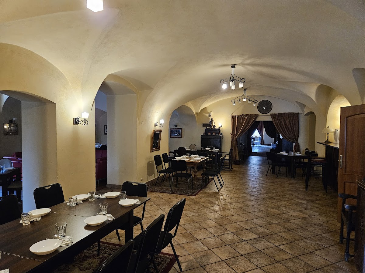 Ratuszowa. Kawiarnia. Dyduk A.