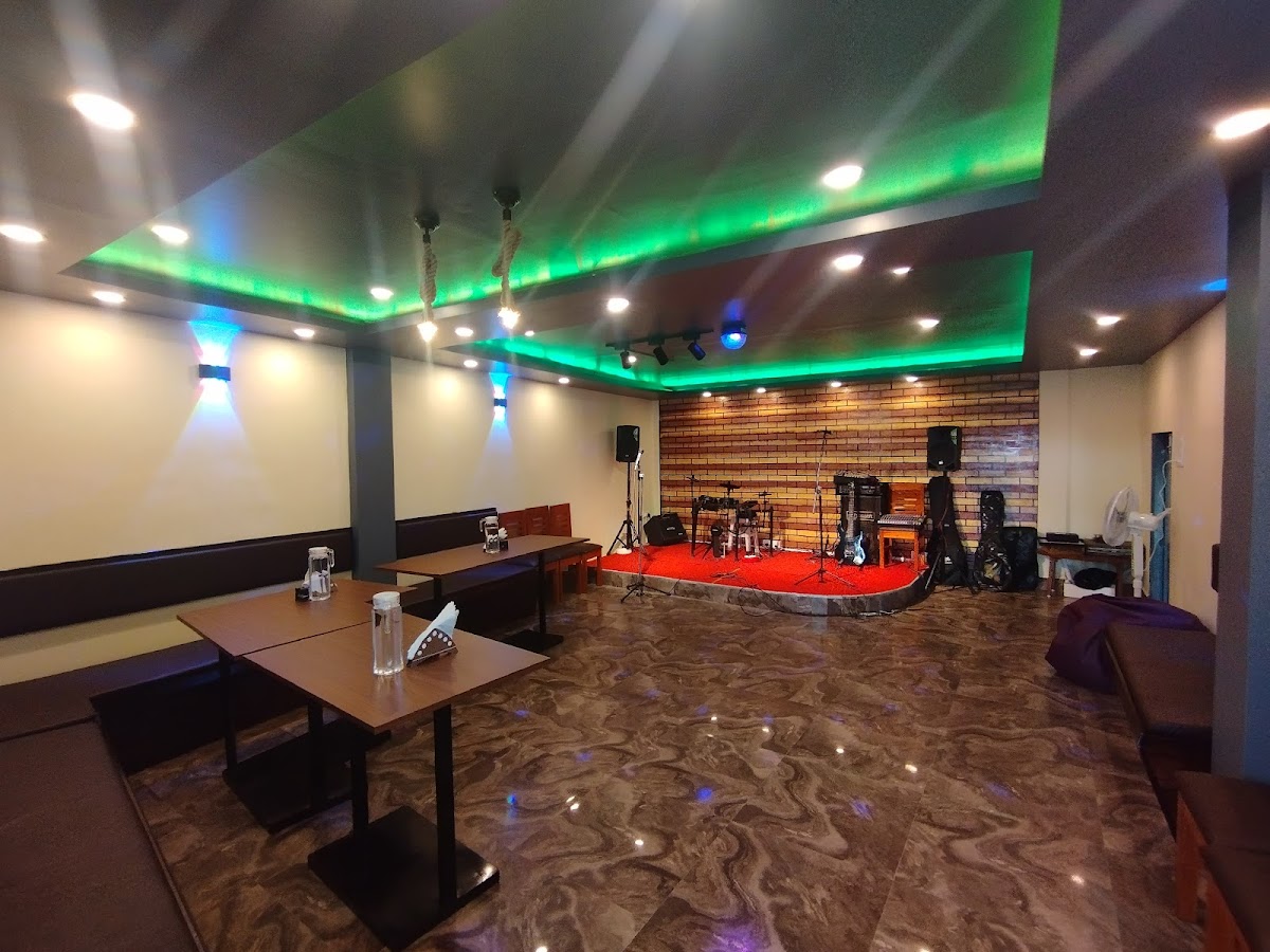 Effie's music cafe - 3