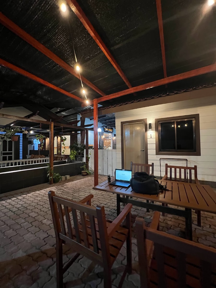 The Meet Cafe & poolstay