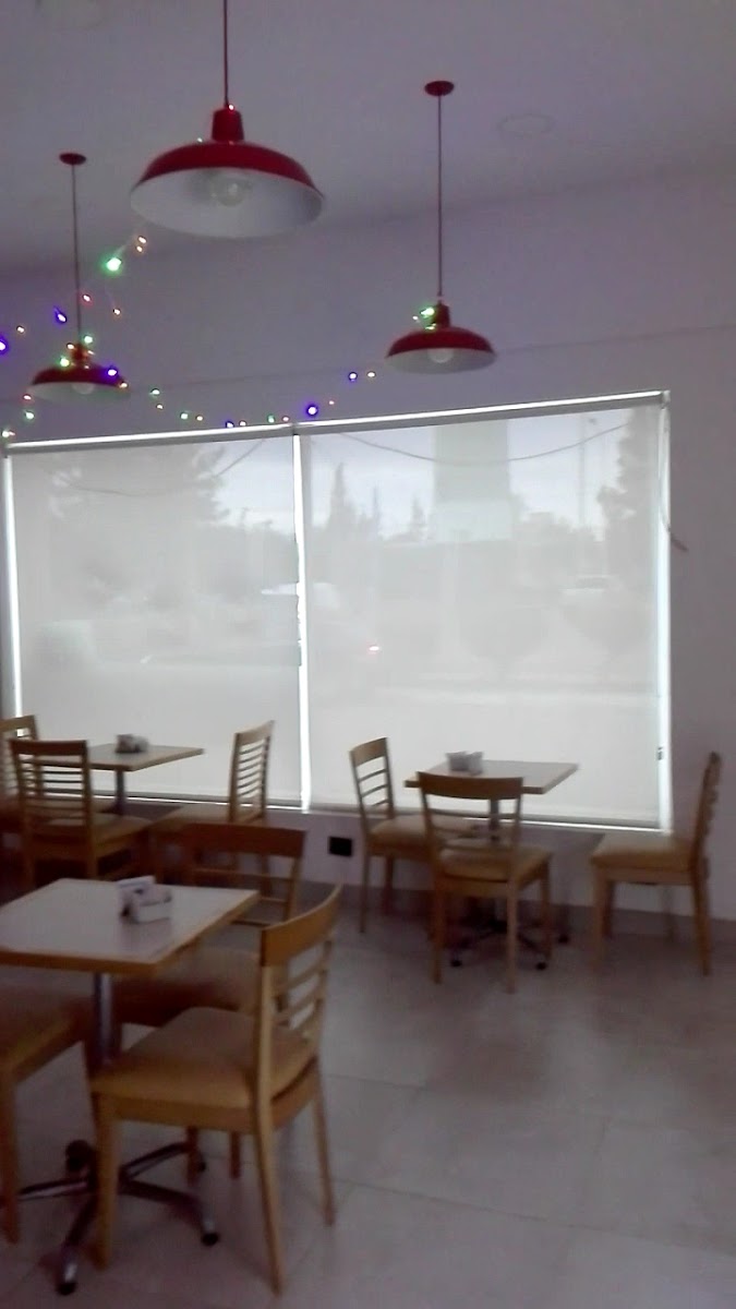 Panaderia Y Confitería París - 2