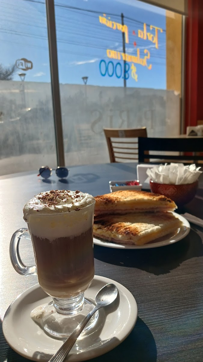 Panaderia Y Confitería París - 3