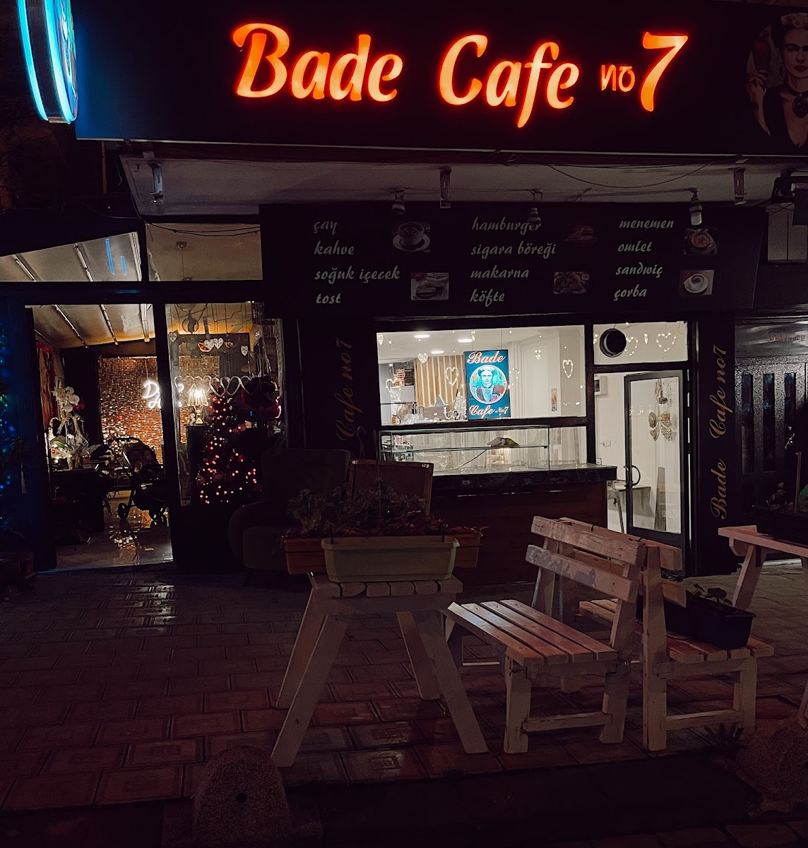 Bade Cafe No.7
