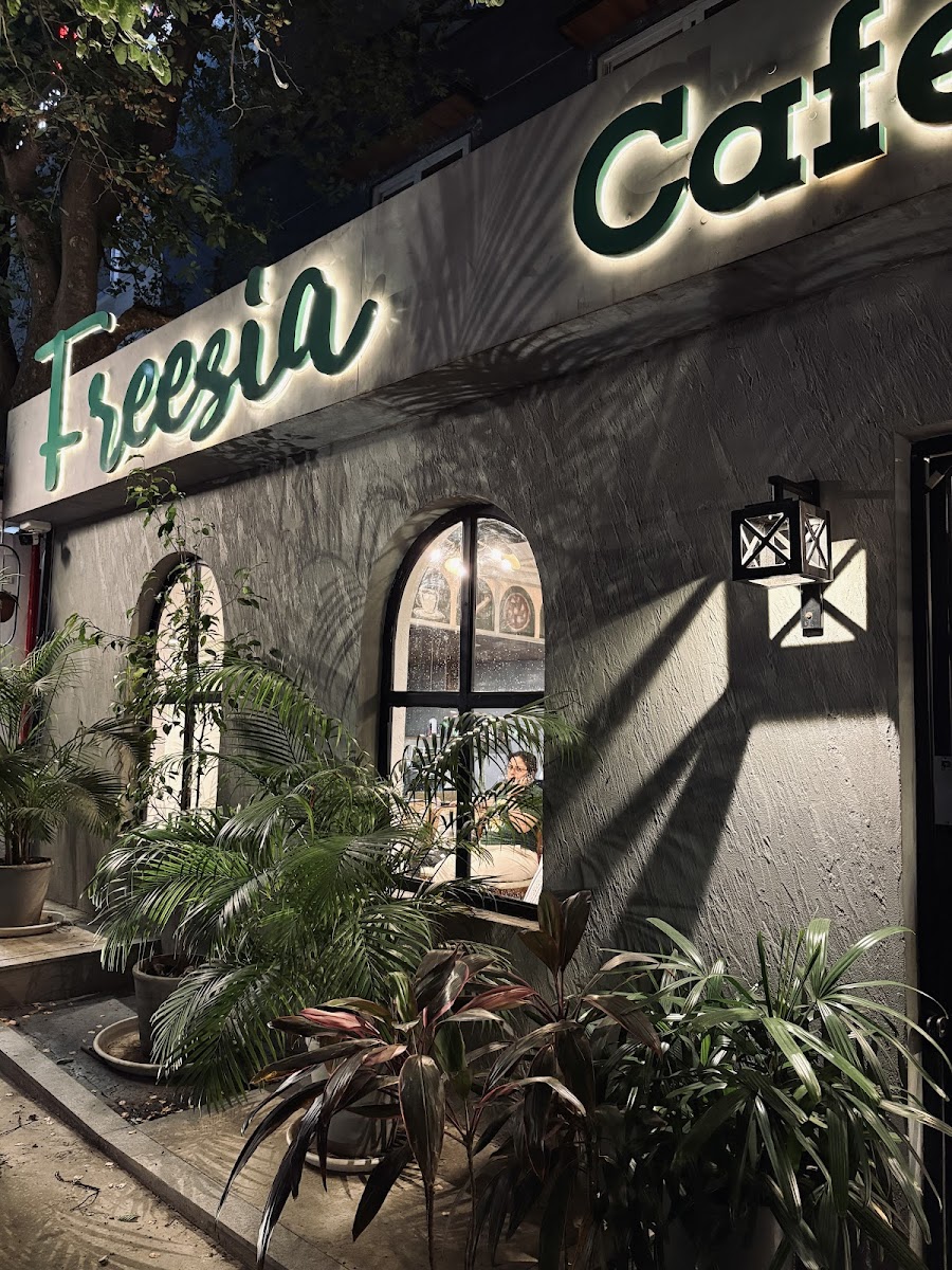 Freesia | Cafe & Patisserie