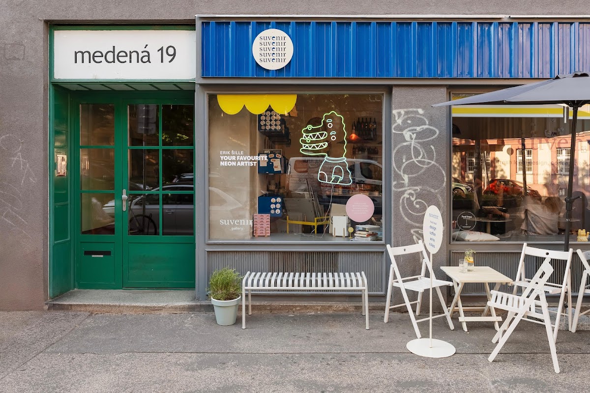 café suvenir _ fresh local design, gallery, coffee & friends