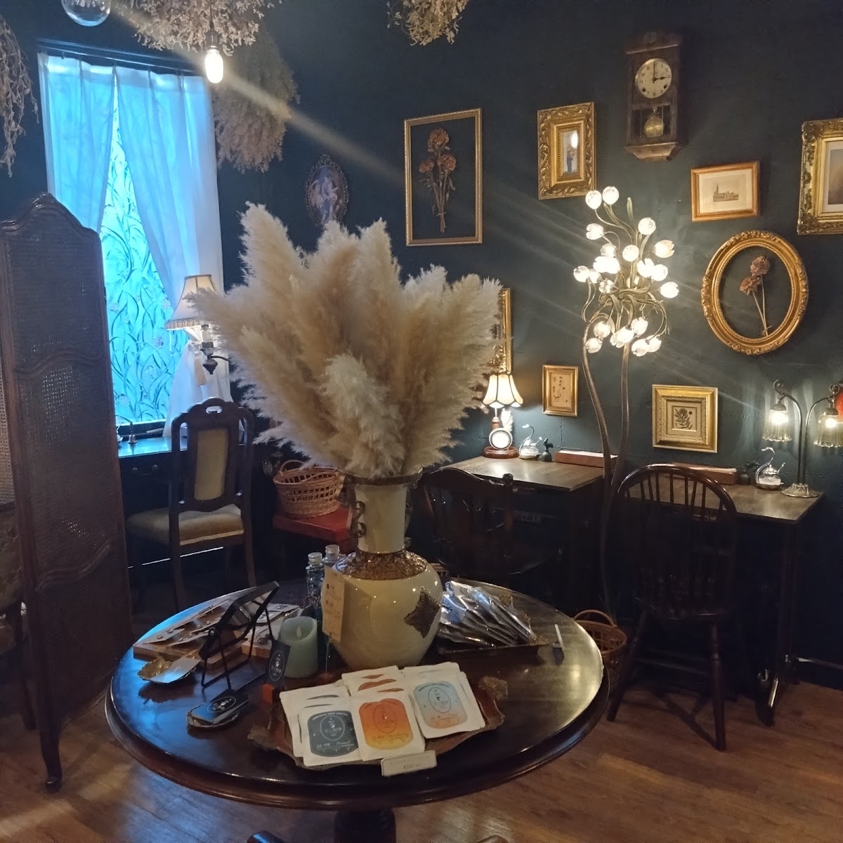 Cafe Moon and Coffee