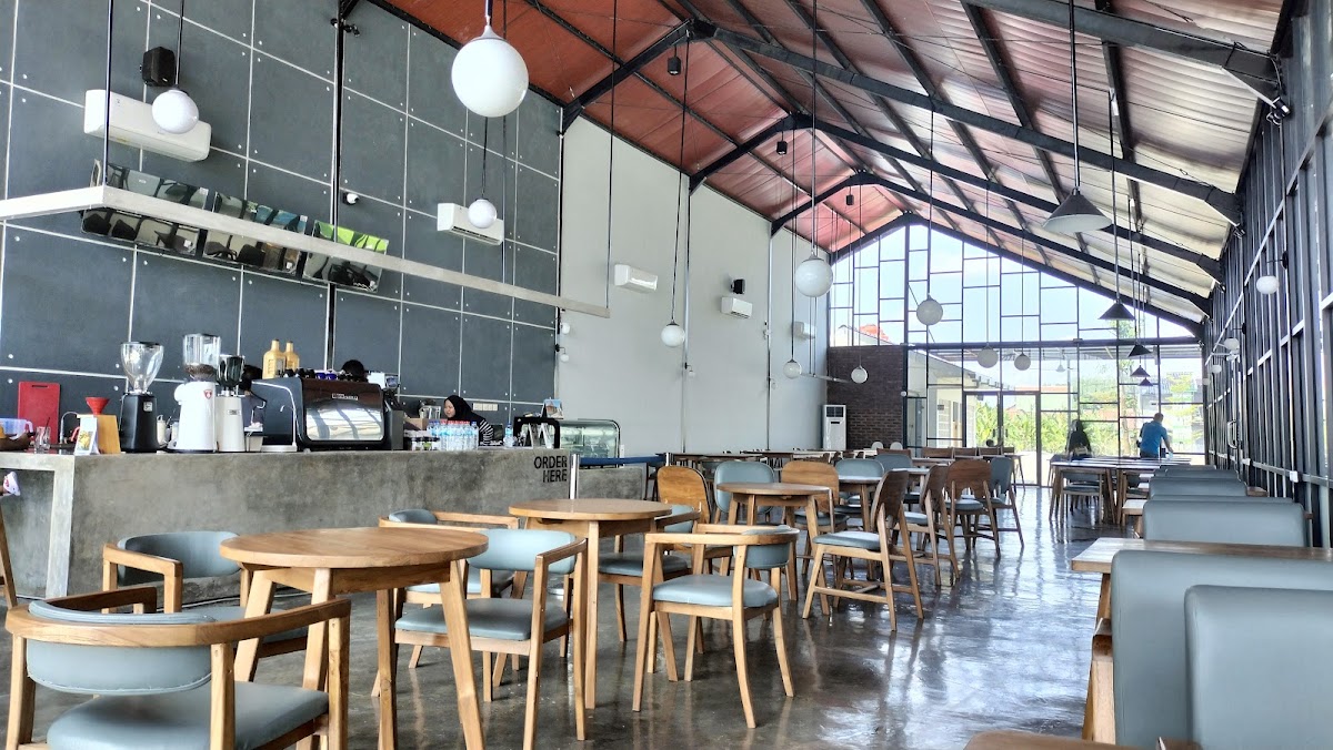 Canary Coffee & Eatery