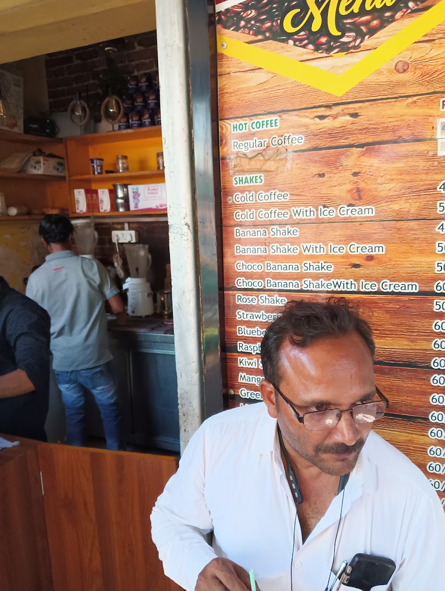 The Brew Berry Cafe - 7