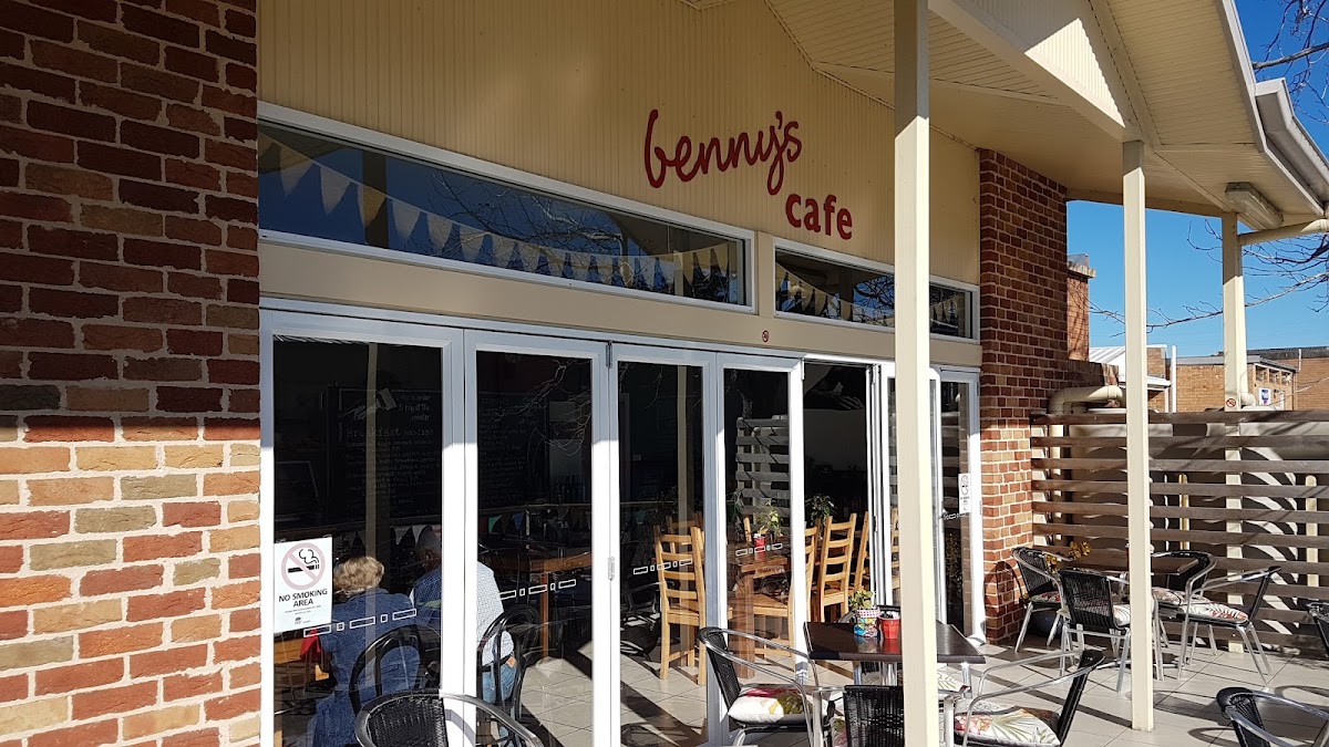 Benny's Cafe