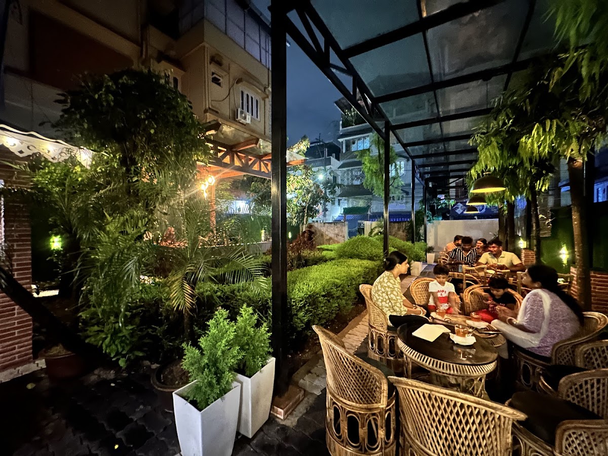 The Front Yard Bliss Cafe