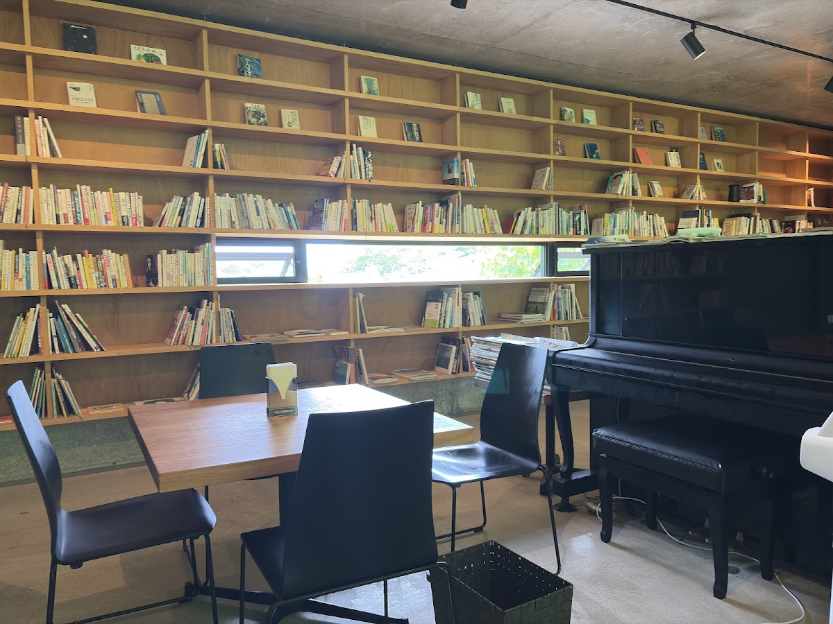 Bookcafe Okinawa Rail