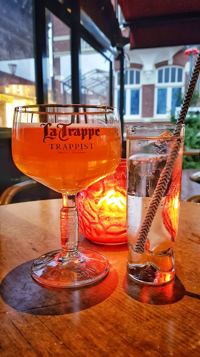 Café Moustache - 10