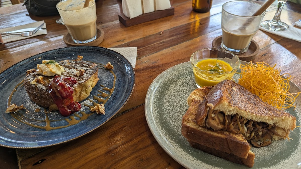 Takam Cafe & Bistro - 9