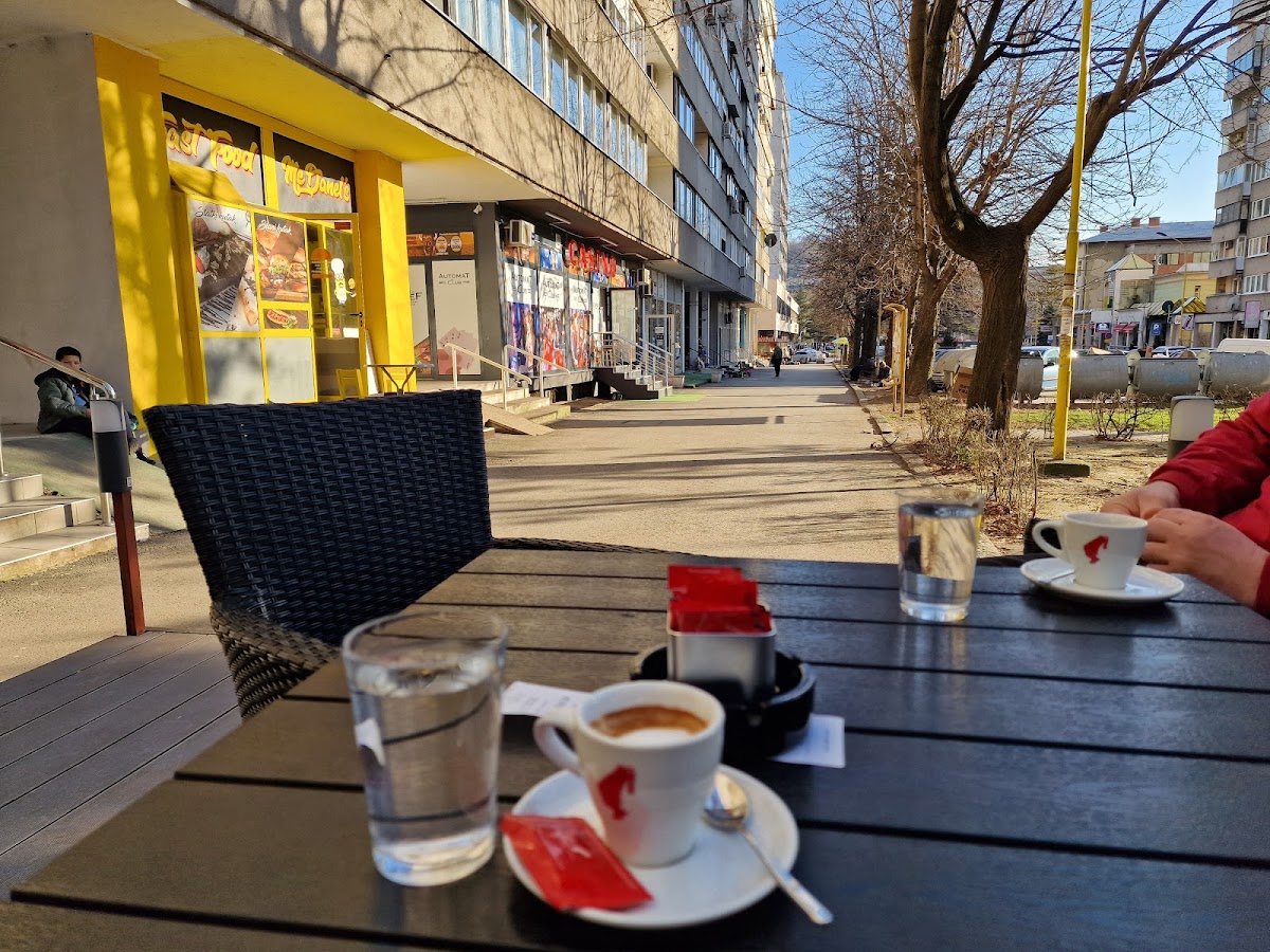 Bricks - Coffee, Beer & People