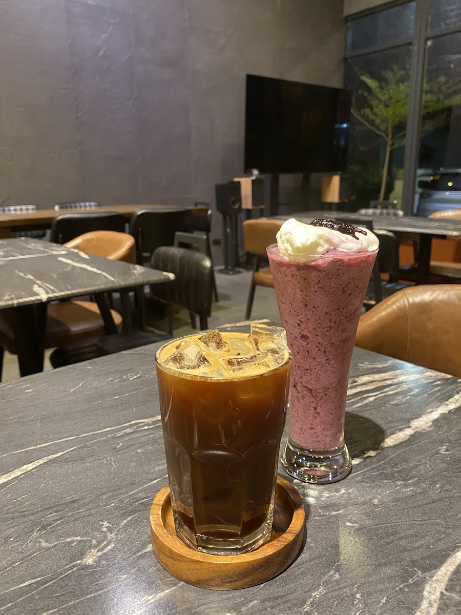 Cole&Co. Studio Cafe - 8