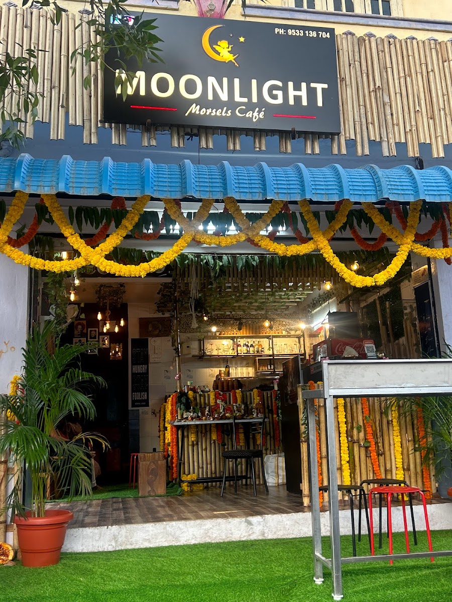 Moonlight Morsels Café (MMC)