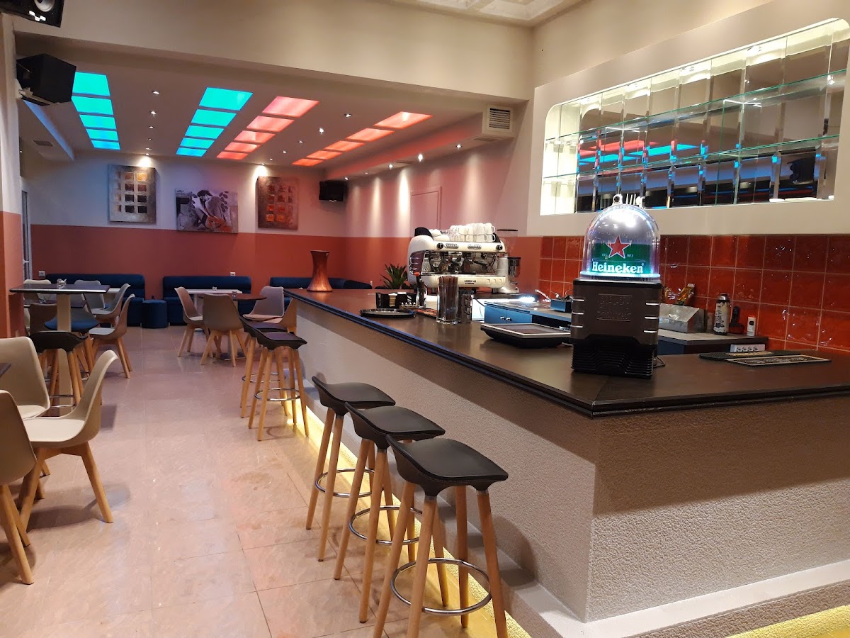 Αρωμα Cafe - All Day Bar - Patisserie - Ζαχαροπλαστειο