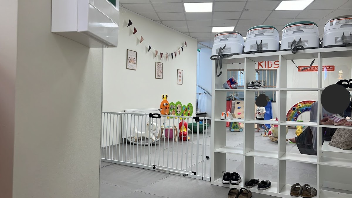 Little Kids Cafe - 4