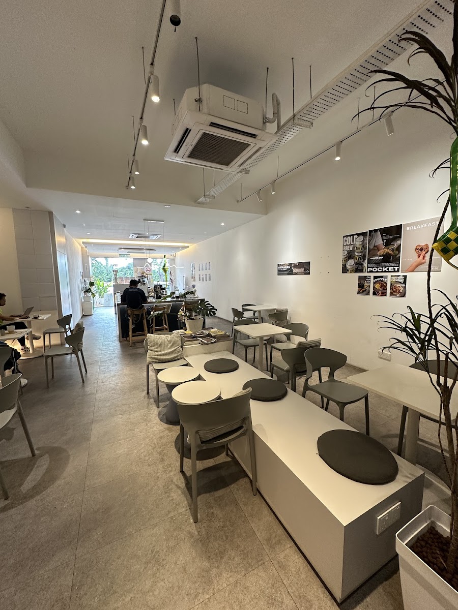 2F+ Coffee Roastery Sungai Tiram - 4